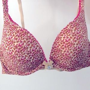 Victoria’s Secret  new ,underwire push up bra size 36B, soft & adjustable straps